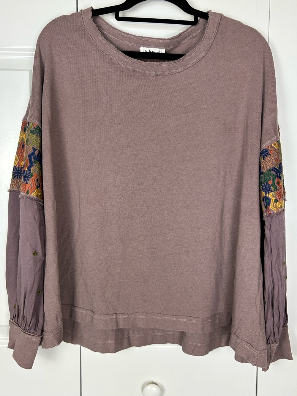 In loom Mauve Long Sleeve Women’s Top with Embroidered Sleeve Panels Size Large